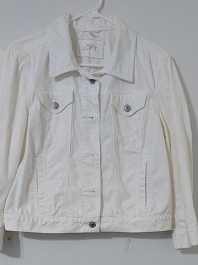 Ann Taylor LOFT White Women’s Trucker Denim Jacket with Button Front Size M